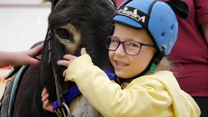 el burro que salvó a una niña con parálisis cerebral
