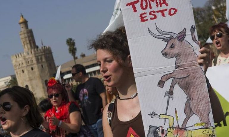 se manifiestan en Sevilla en contra de la tauromaquia