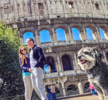 Esta pareja se llevó a su perro de viaje y se convirtió en el protagonista de sus fotos