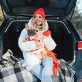 Viajar con mascotas en Navidad: ¡vacaciones navideñas en familia!